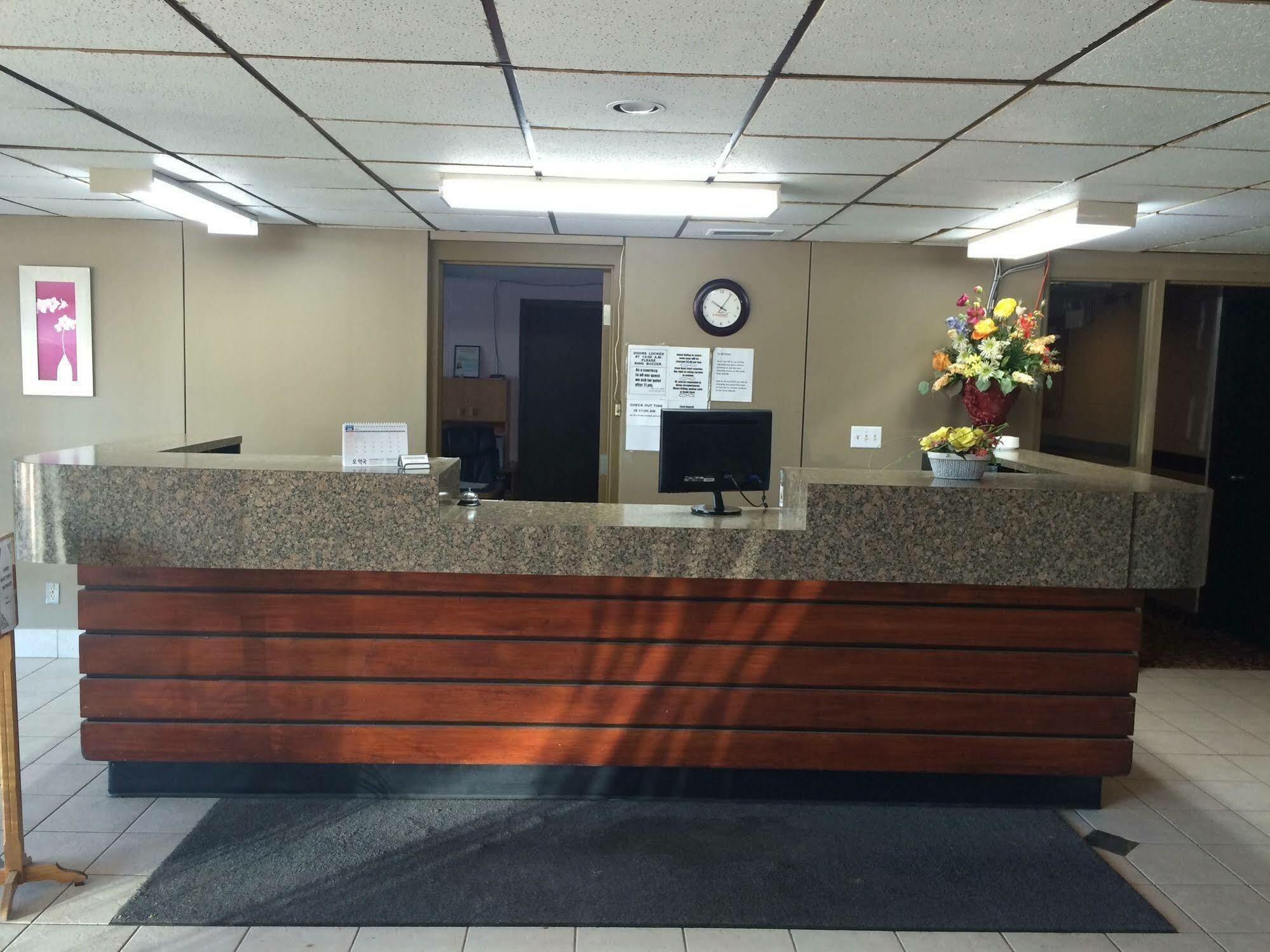 Midtown Motor Inn Bonnyville Exteriör bild