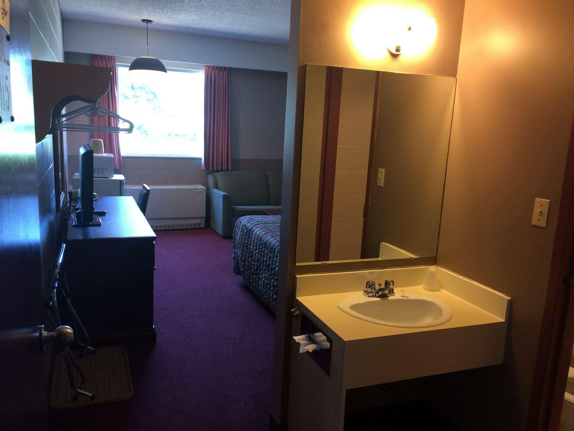Midtown Motor Inn Bonnyville Exteriör bild