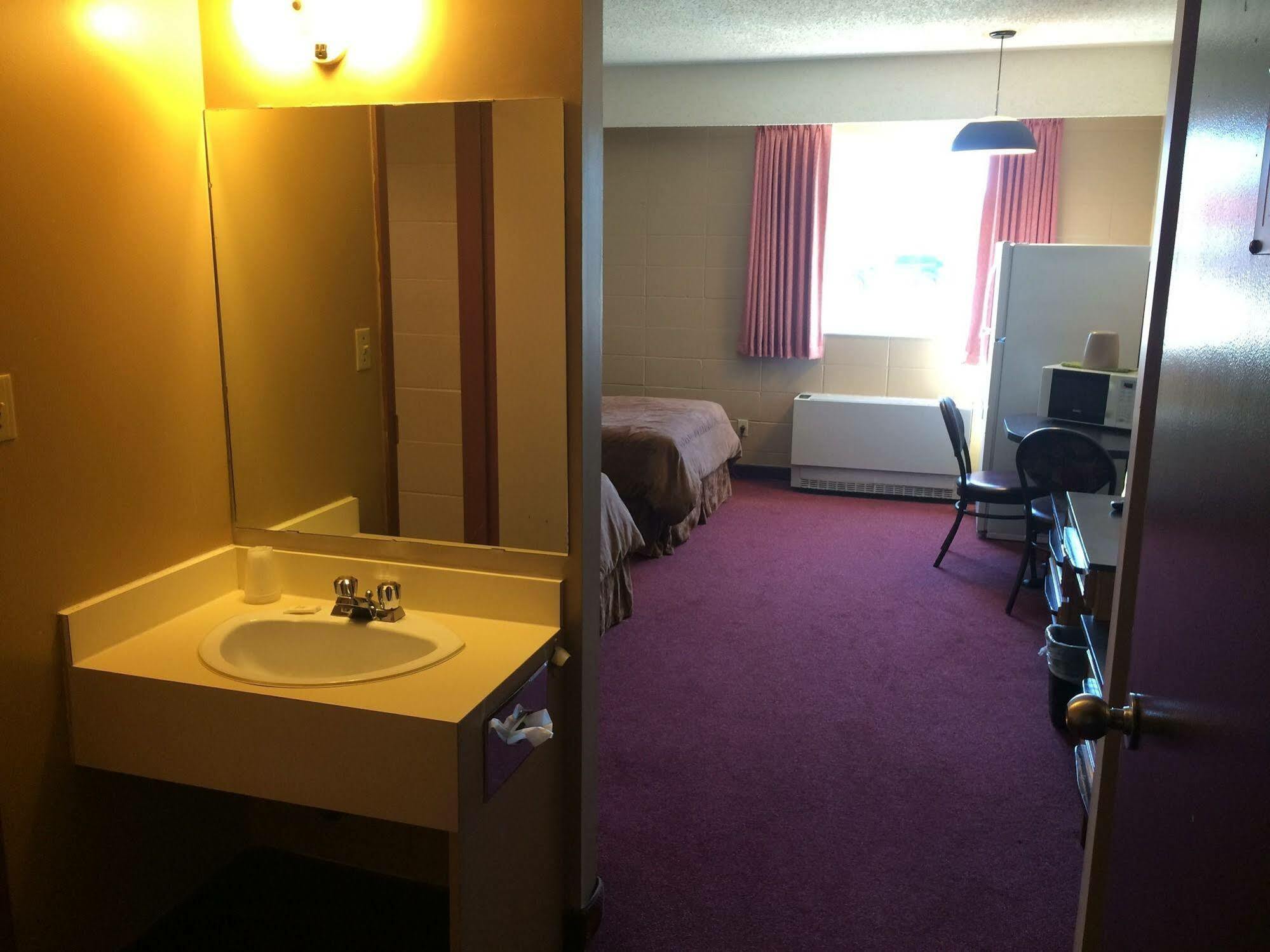 Midtown Motor Inn Bonnyville Exteriör bild
